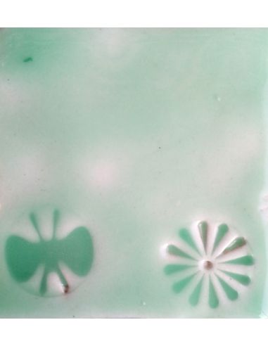 sur faïence blanche  