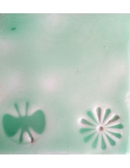 sur faïence blanche  