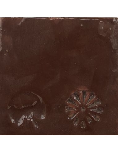 sur faïence rouge