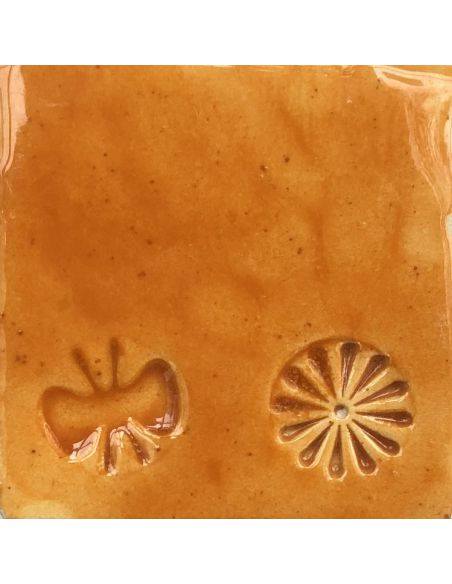 sur faïence blanche