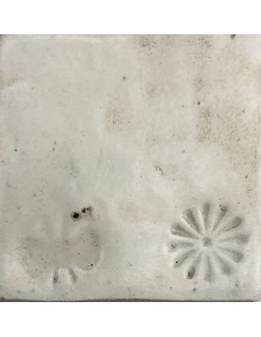 sur faïence blanche
