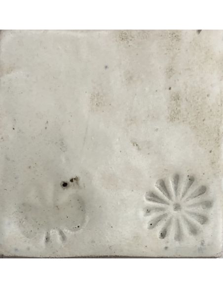 sur faïence blanche