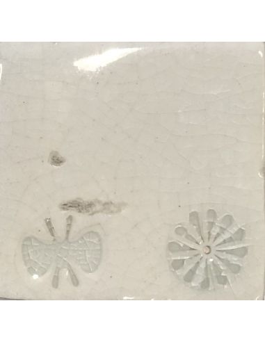 Sur faïence blanche