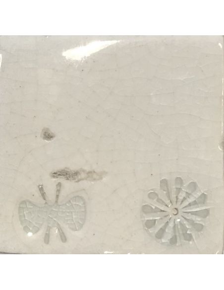 Sur faïence blanche