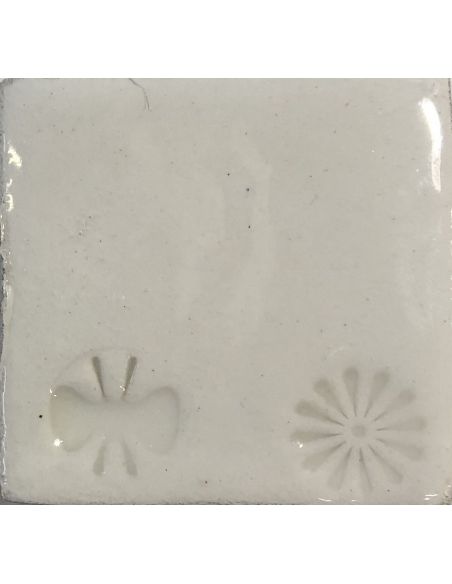 Sur faïence blanche