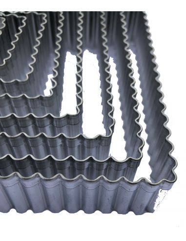 LOT DE 8 EMPORTE-PIECES GAUFRES