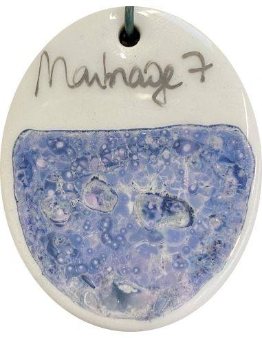 Application sur lustre bleu