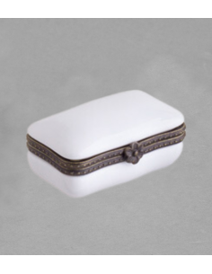 Boîte rectangle avec fermoir en porcelaine blanche