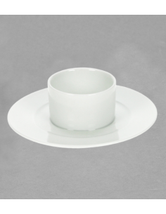Coquetier sur grande assiette en porcelaine blanche