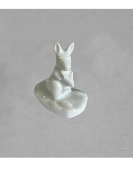 Figurine kangourou sur socle en porcelaine