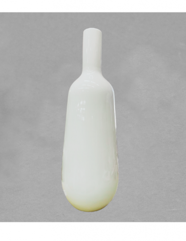 Vase modèle Alezan en porcelaine blanche