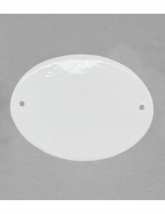 Plaque ovale percée en porcelaine blanche