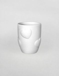 Tasse coeur en relief | Biscuit de faïence