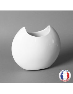 Vase en forme de demi-lune en porcelaine blanche de Limoges