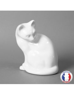 Chat en porcelaine blanche de Limoges