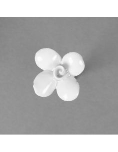 Petite fleur 4 pétales en porcelaine blanche