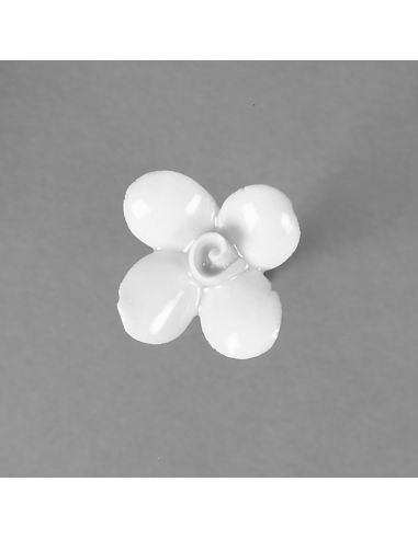 Petite fleur 4 pétales en porcelaine blanche