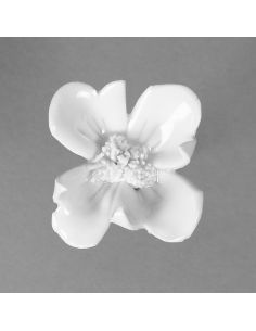 Fleur anémone en porcelaine blanche